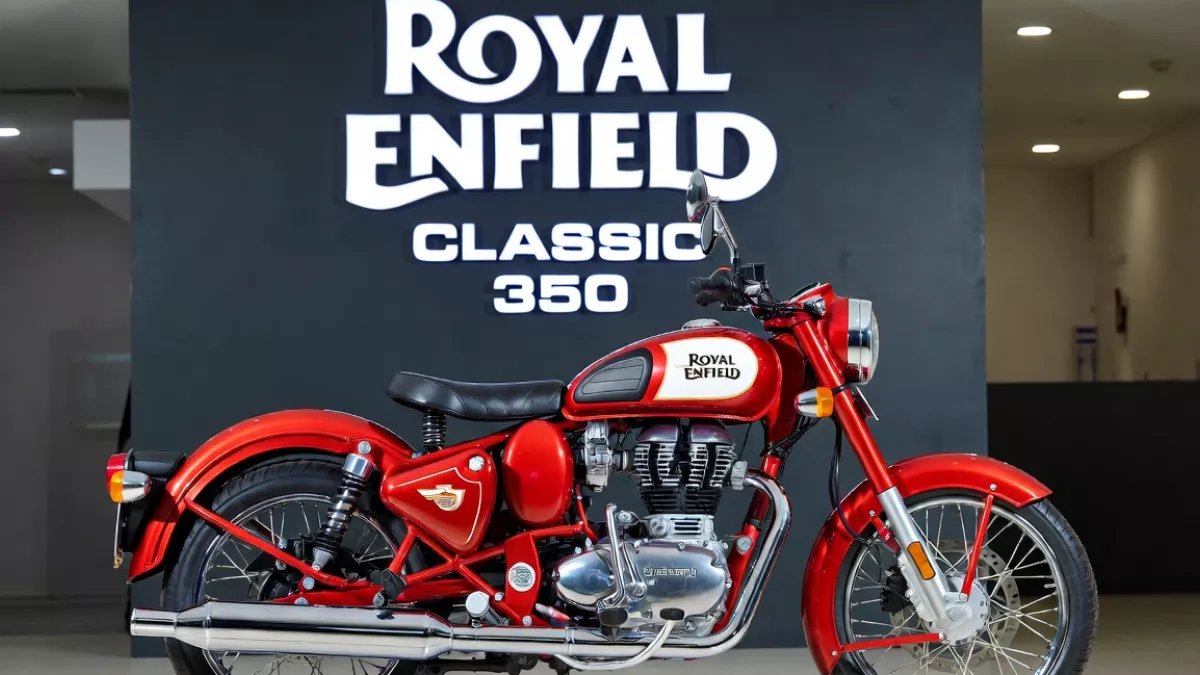 Royal Enfield Classic 350 2026 with timeless retro design, refined 349cc J-Series engine, dual-channel ABS, 69 kmpl mileage launched in India